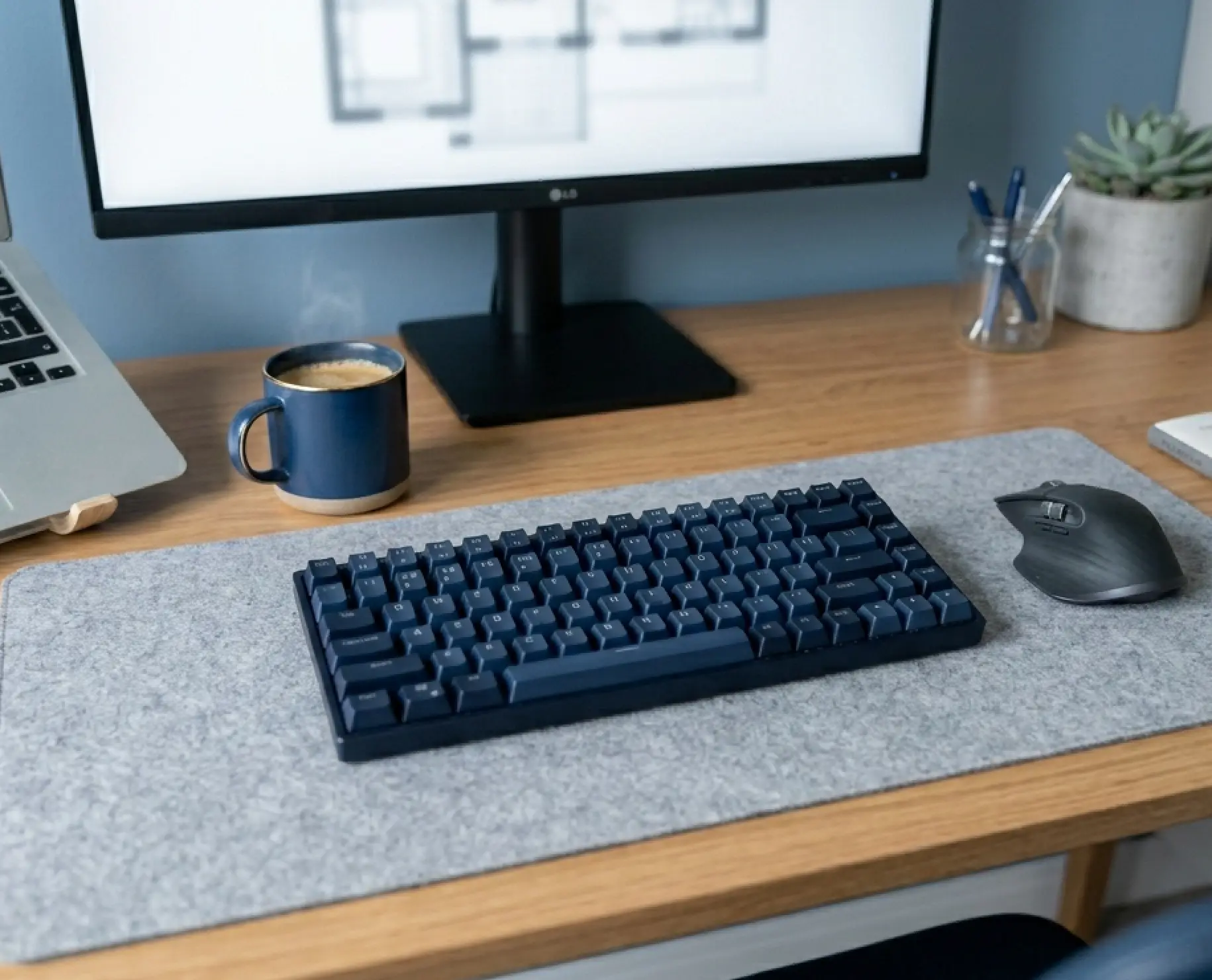 home office close teclado e mouse